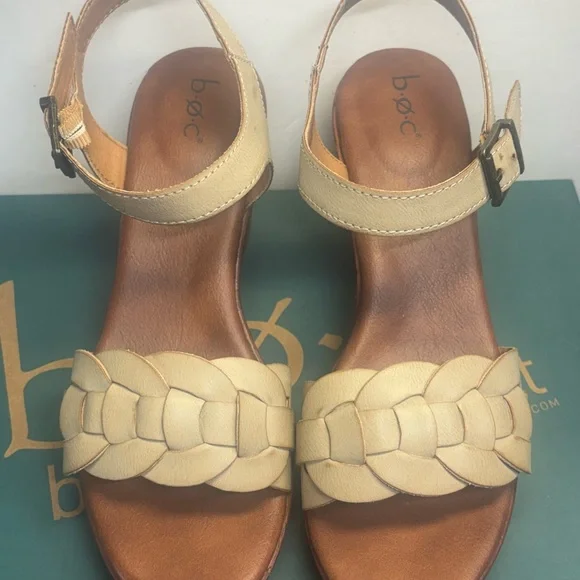 b.o.c. Cream and Brown Women's Gigi Sandals, Size 9M - Picture 3 of 9